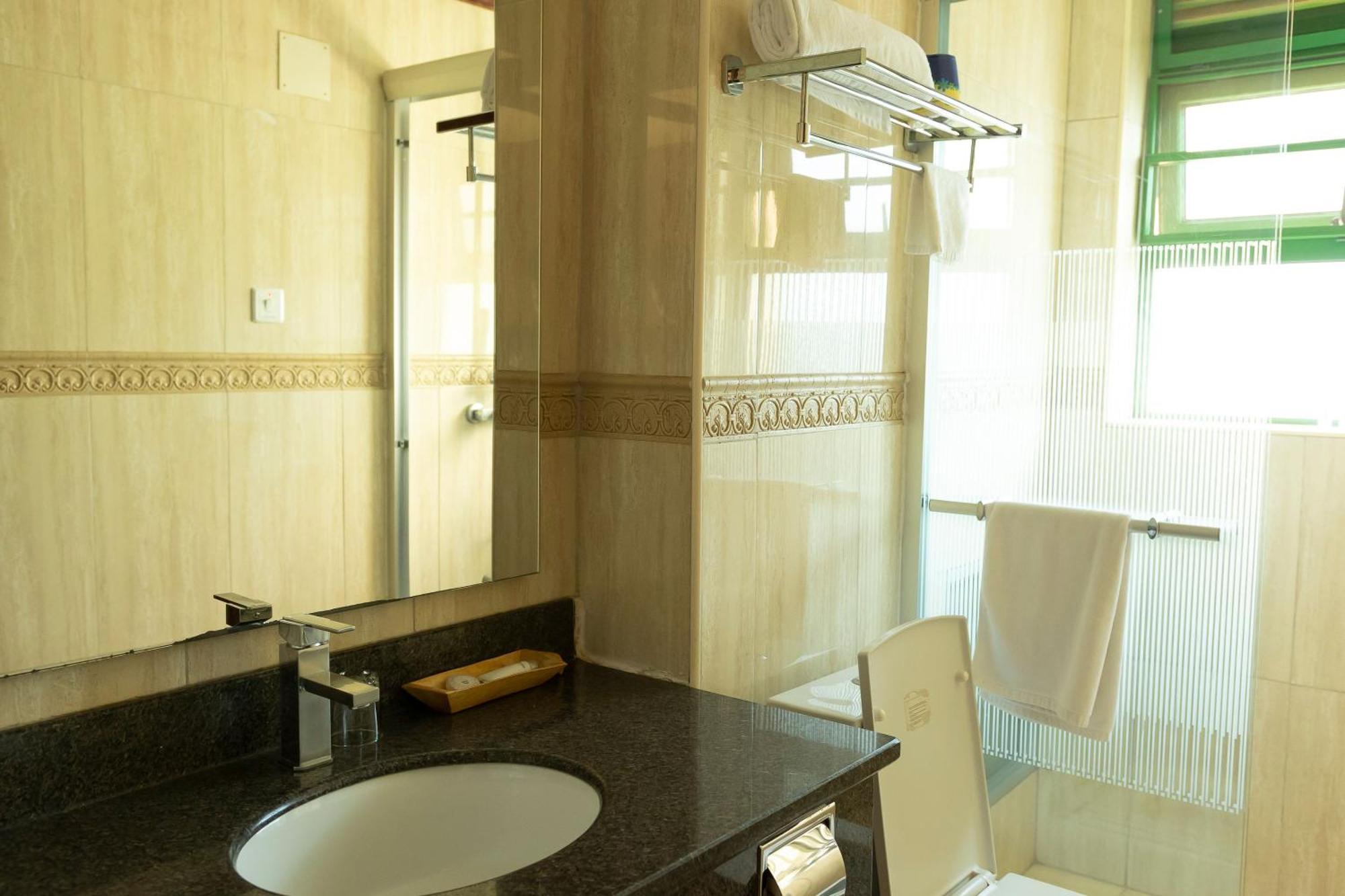 Highlands Suites Hotel And Apartments Kigali Dış mekan fotoğraf